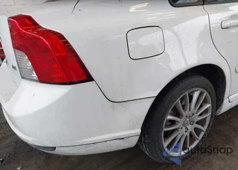 2009 Volvo S40 2.4I z USA, uszkodzony, nr VIN YV1MS390892463032